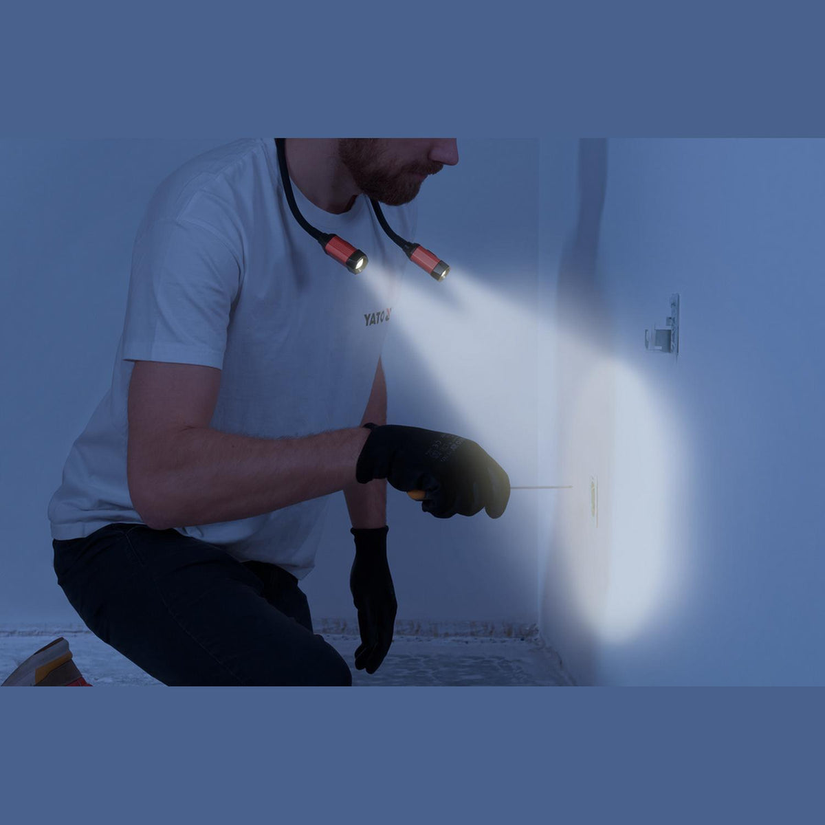 Linterna LED de Cuello Recargable Yato YT-08599 300lm USB-C - Herram.cl