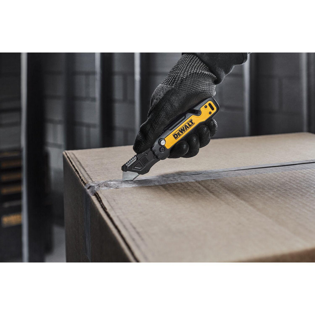 Cuchillo Cartonero Plegable C/Almacenamiento DWHT10992 - Herram.cl