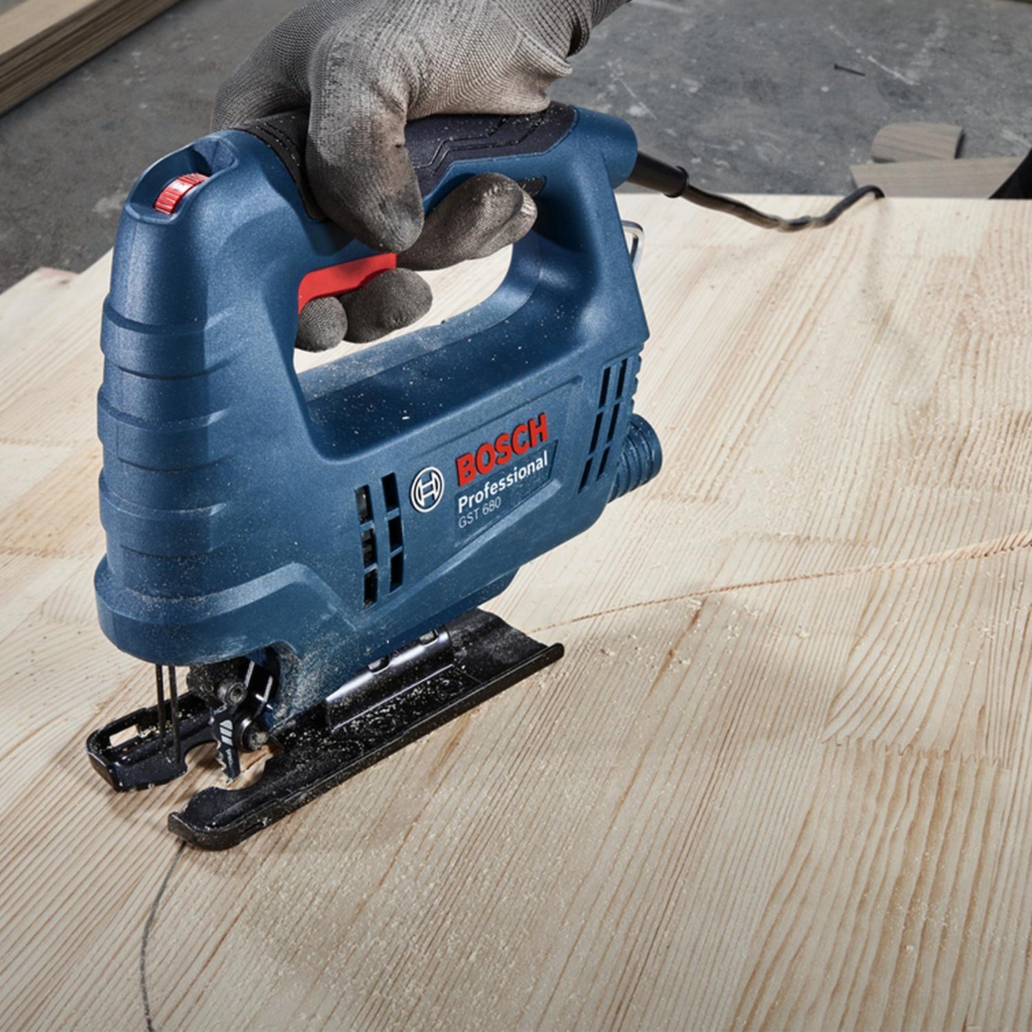 Sierra caladora Bosch GST 680 500 W - Herram.cl