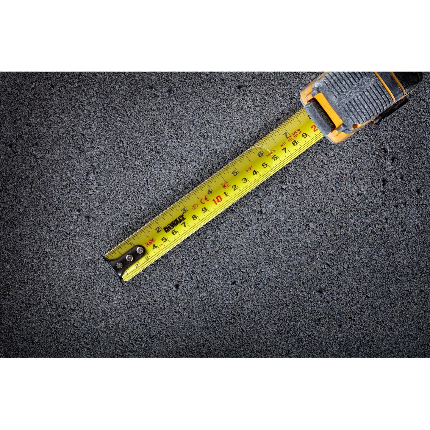 Huincha de Medir TOUGHSERIES LED 8m/26' - DeWALT - Herram.cl