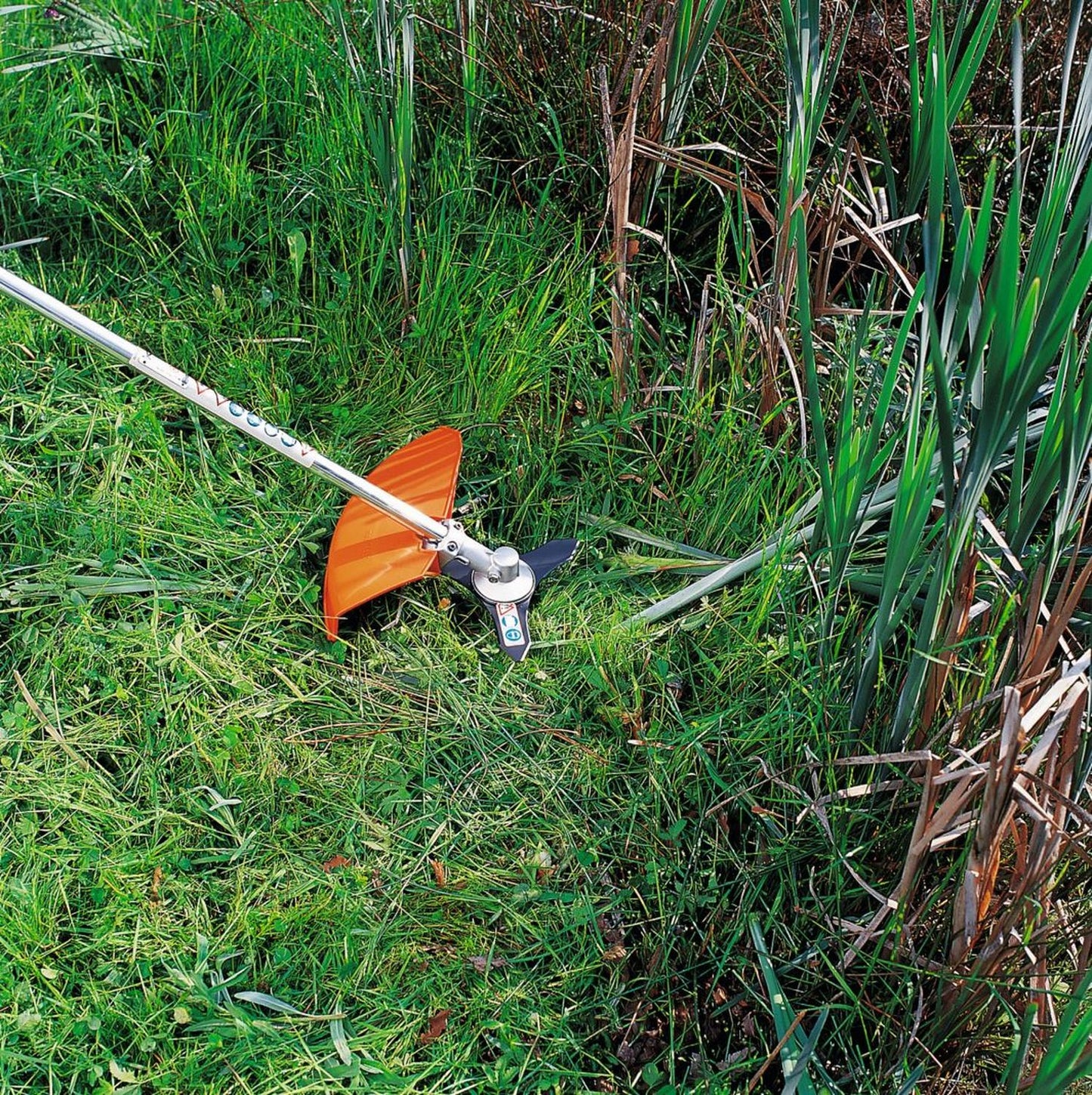 Cuchilla 3 Puntas Brushcut 250mm Eje 25,4mm /FS 120 - Stihl - Herram.cl