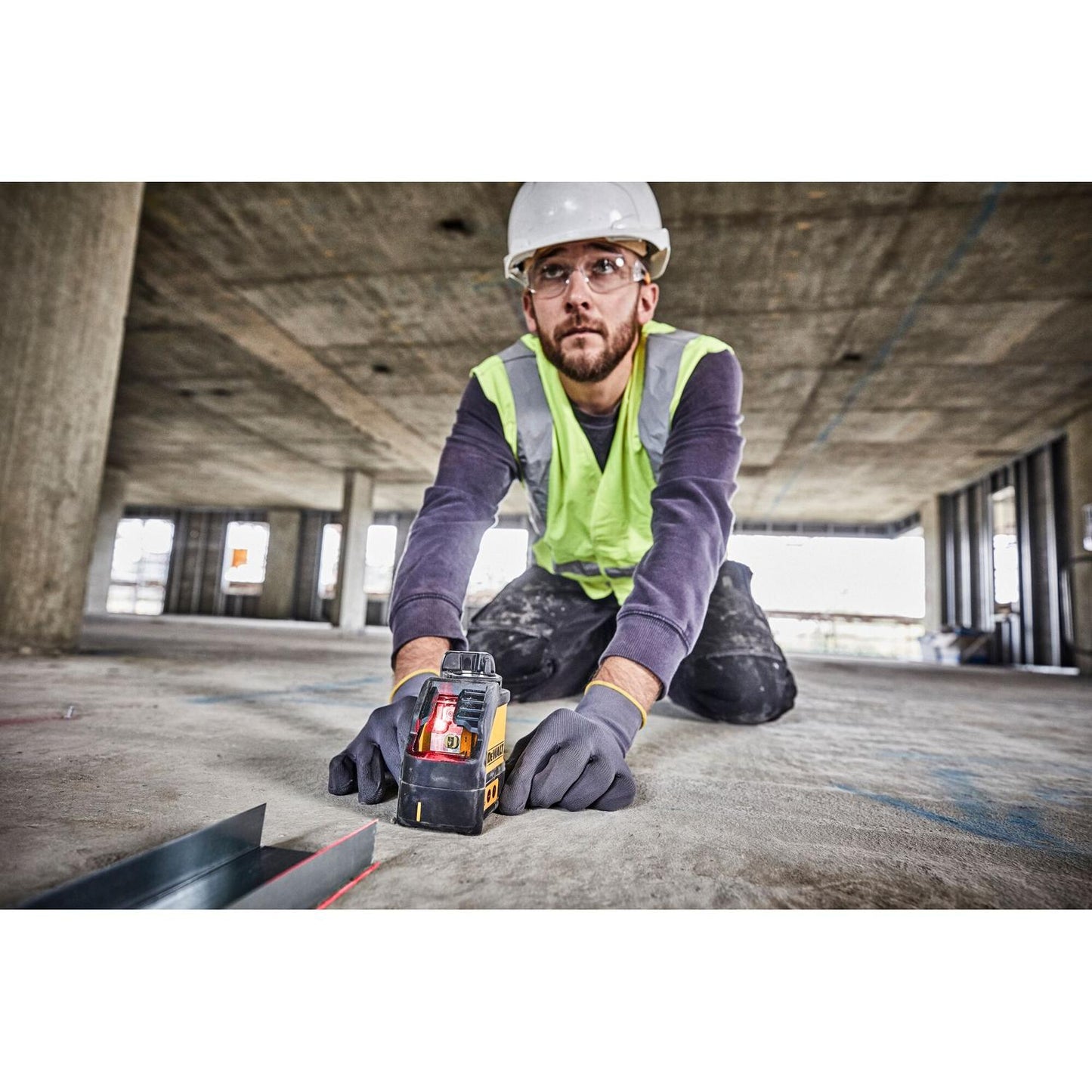 Nivel Láser Línea Cruzada Rojas 15m DW088K - DeWALT - Herram.cl