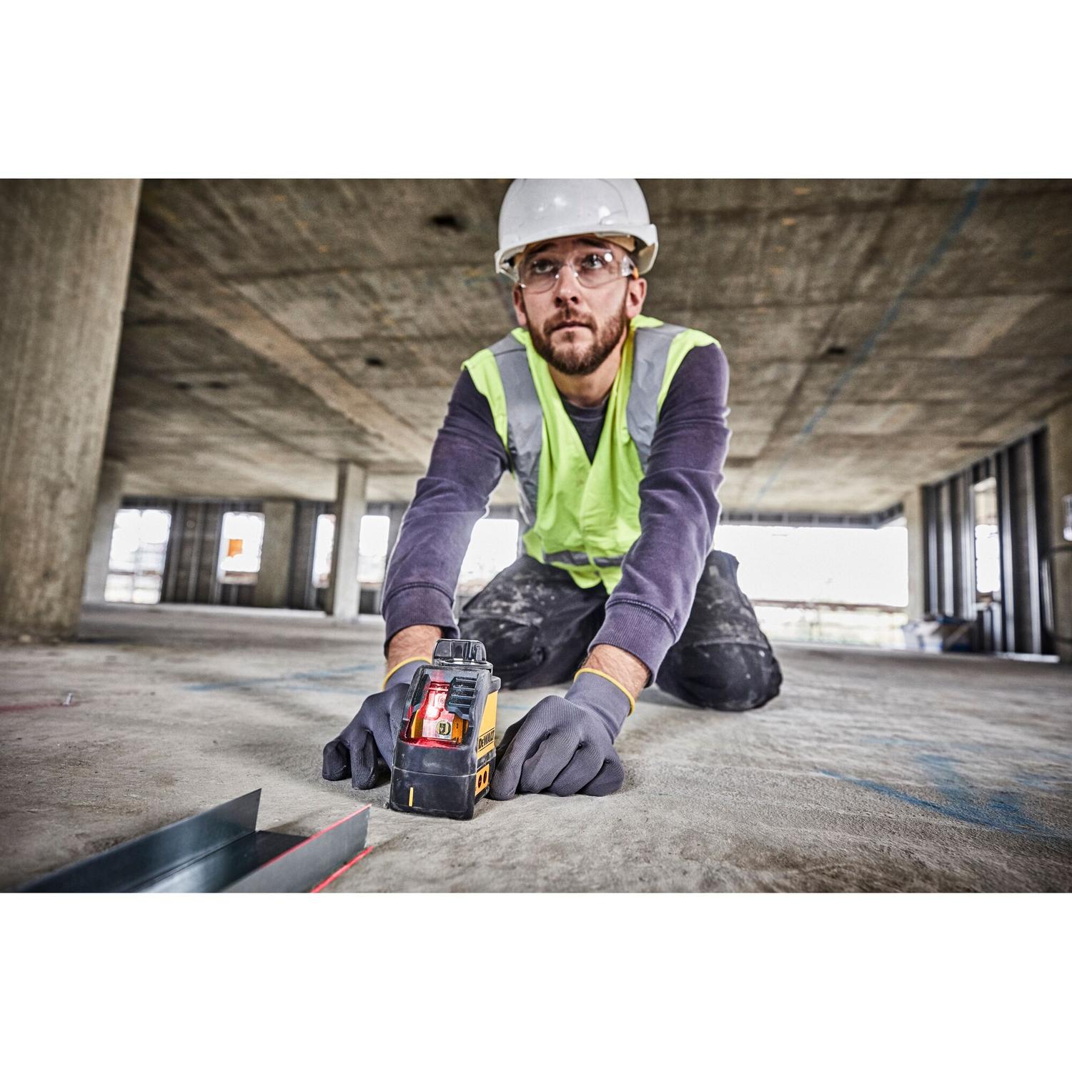 Nivel Láser Línea Cruzada Rojas 15m DW088K - DeWALT - Herram.cl
