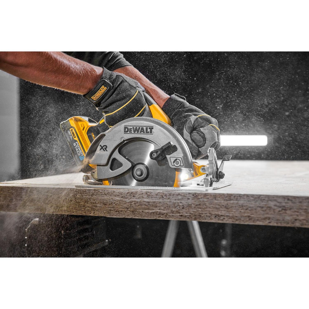 Kit Sierra Circular 7 - 1/4'' 20V MAX XR/ 2 Baterías - DeWALT - Herram.cl