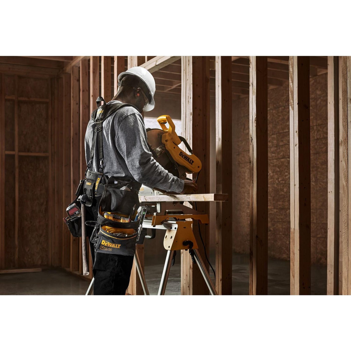 Cinturón y bolsos con tirantes, 25 bolsillos - DeWALT - Herram.cl