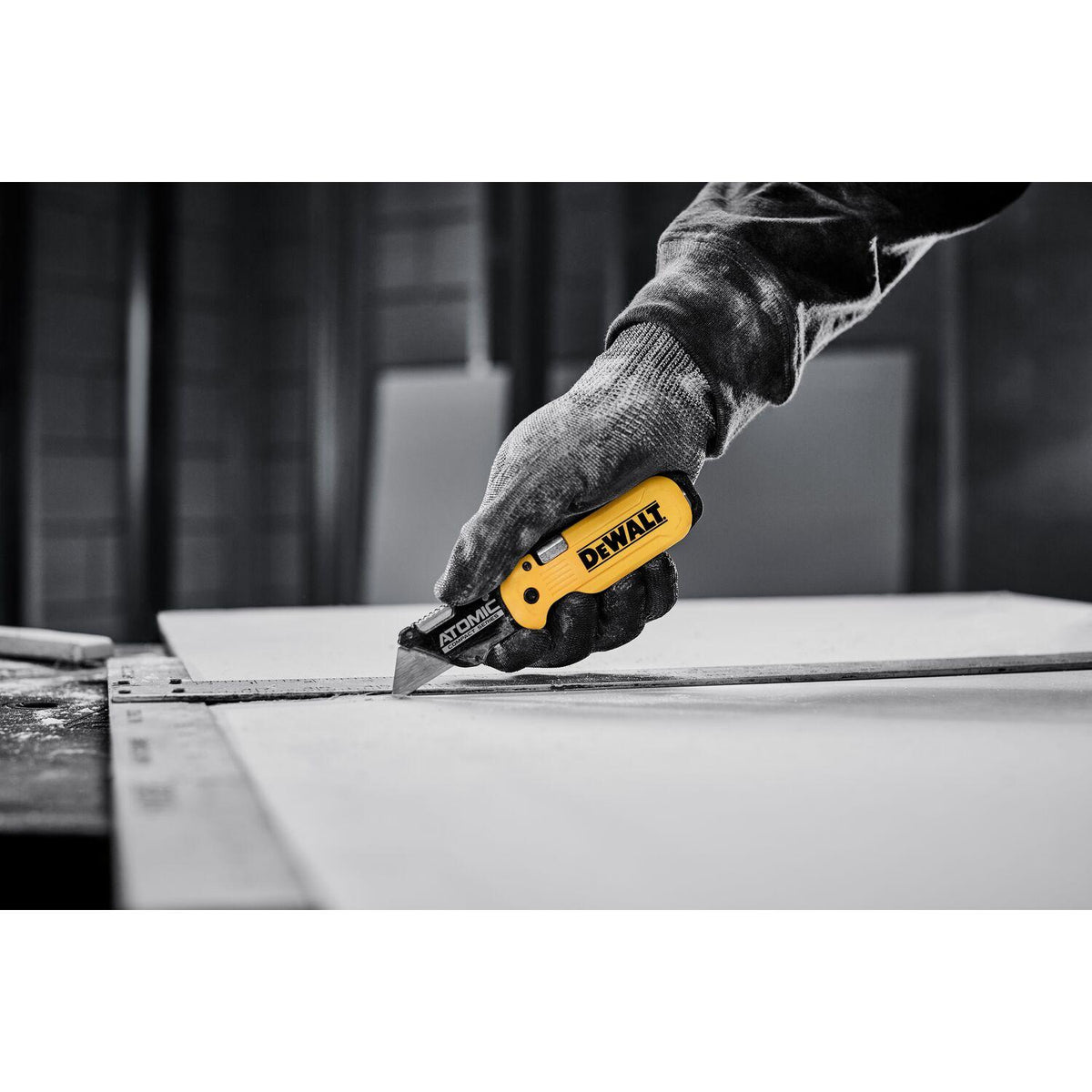 Cuchillo Cartonero Plegable ATOMIC DeWalt DWHT10990 - Herram.cl