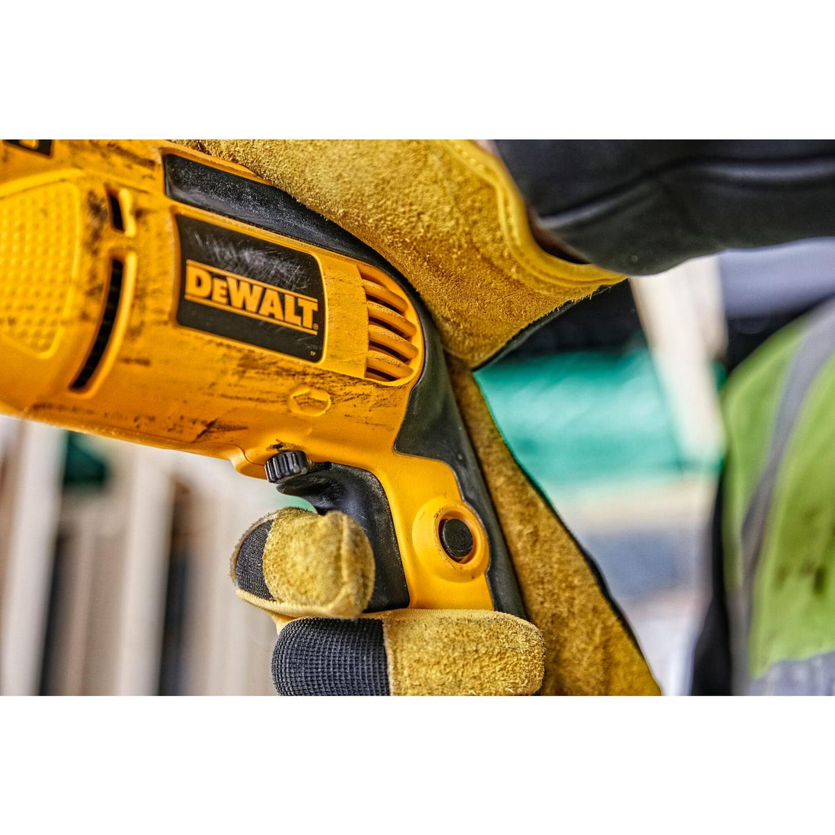 Taladro Percutor 13mm 710 W DWD024 - B2 - Dewalt - Herram.cl