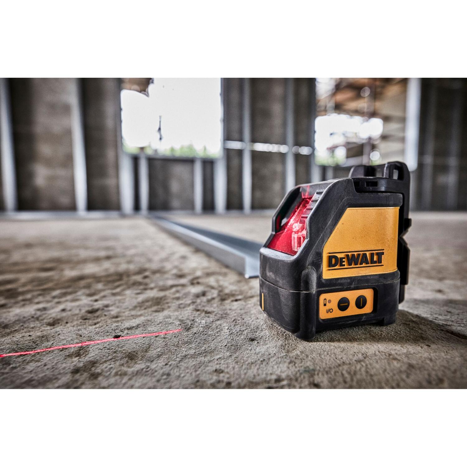 Nivel Láser Línea Cruzada Rojas 15m DW088K - DeWALT - Herram.cl