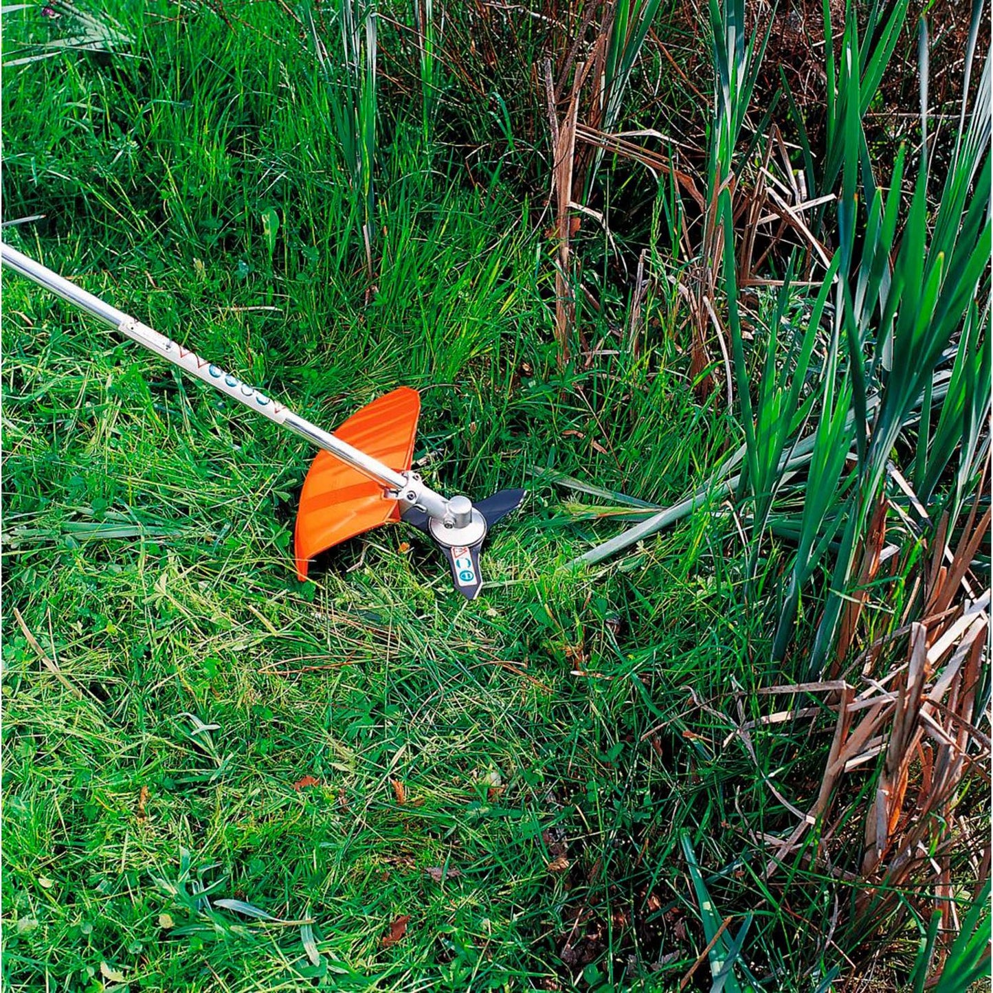 Cuchilla 3 Puntas BrushCut 300mm Eje 20mm / FS 300 - Stihl - Herram.cl
