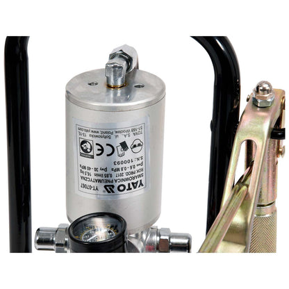 Engrasadora neumática 12 L / 0,85 L/min - Yato - Herram.cl