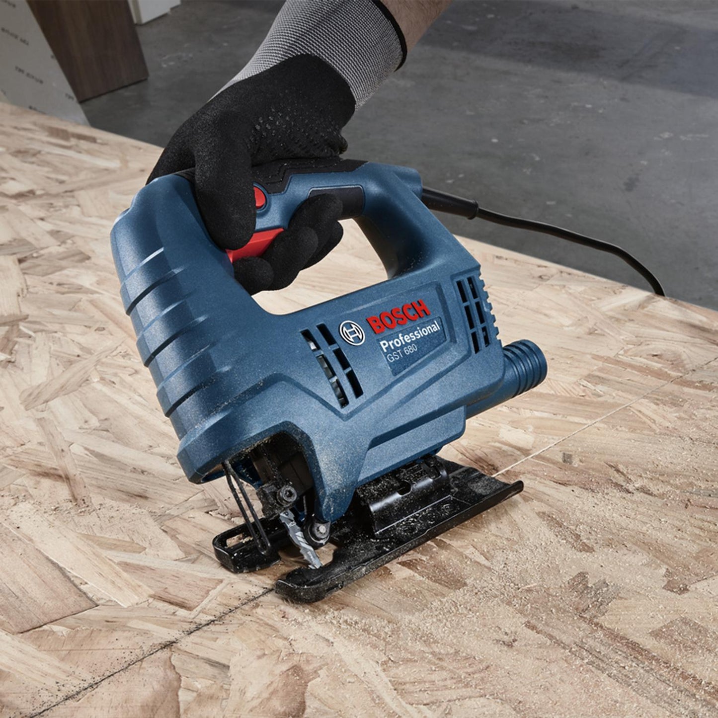 Sierra caladora Bosch GST 680 500 W - Herram.cl