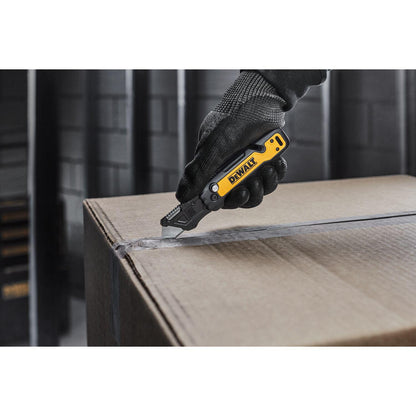 Cuchillo Cartonero Plegable C/Almacenamiento DWHT10992 - Herram.cl