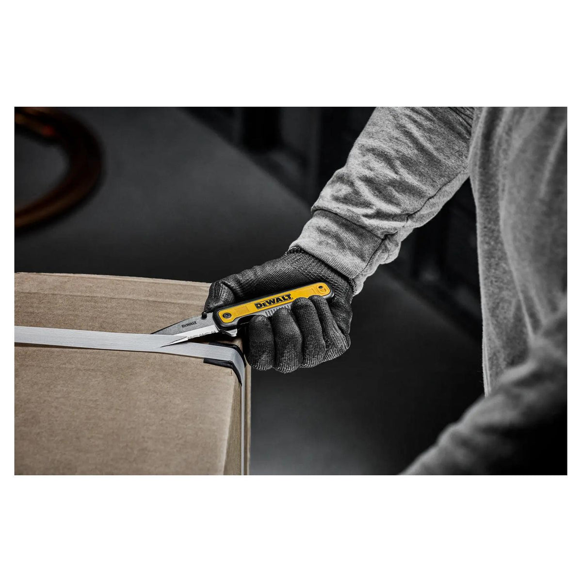 Navaja de bolsillo plegable, tanto dentada, DeWalt DWHT10994 - Herram.cl