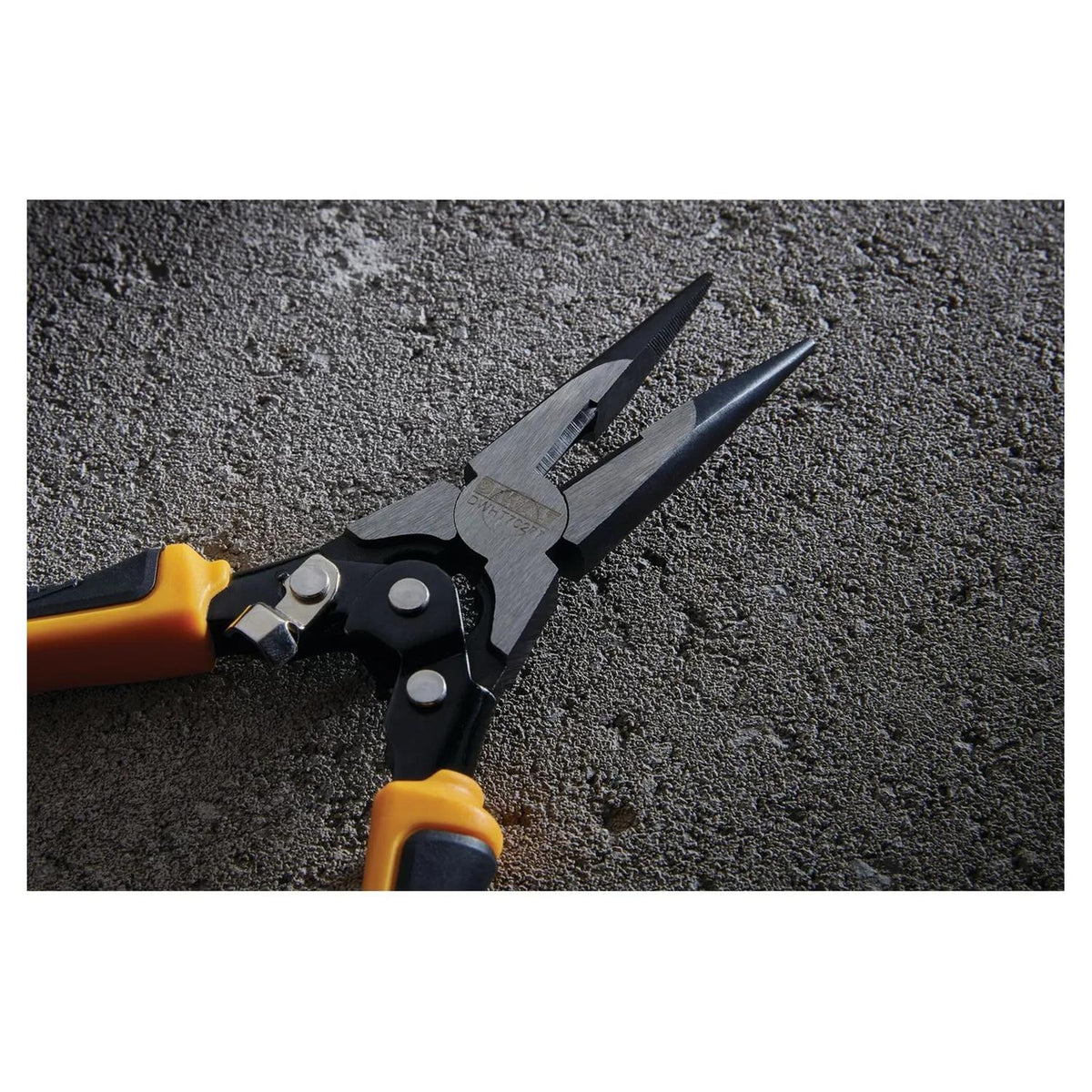 Alicate Punta Larga De Acción Compuesta 9'' - DeWALT - Herram.cl