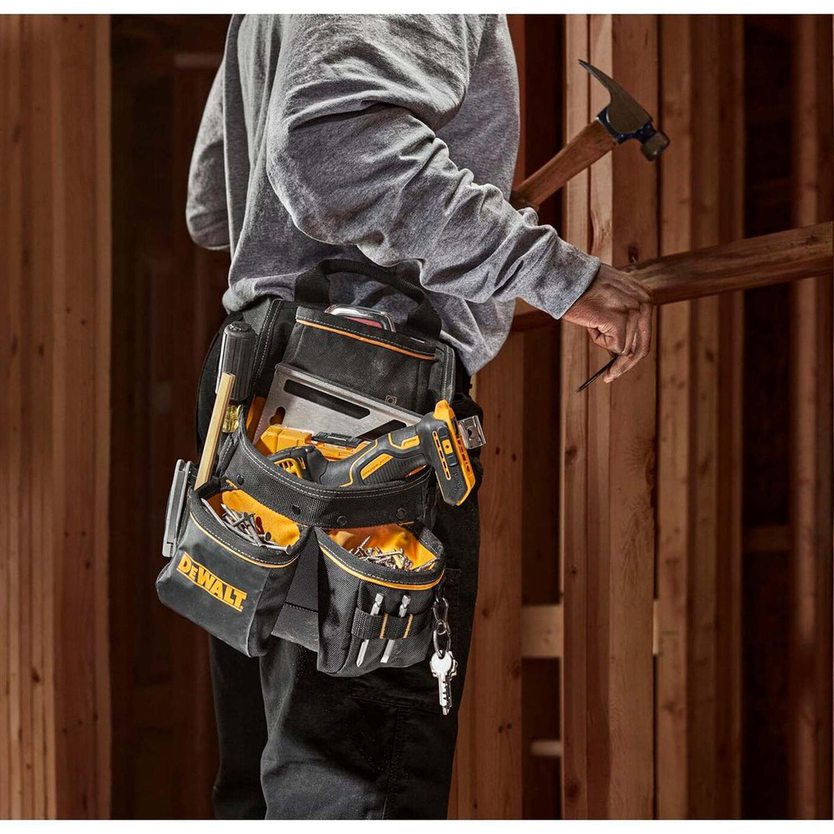 Bolso Portaherramientas Profesional 13 bolsillos - DeWALT - Herram.cl