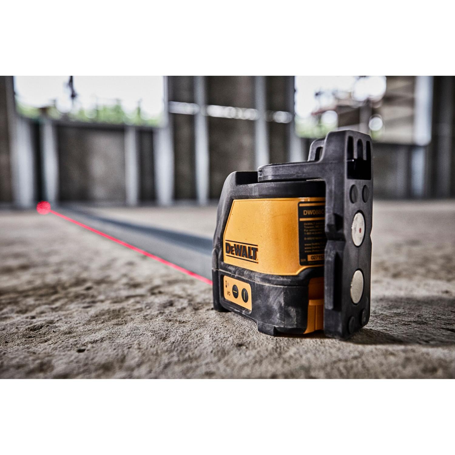 Nivel Láser Línea Cruzada Rojas 15m DW088K - DeWALT - Herram.cl