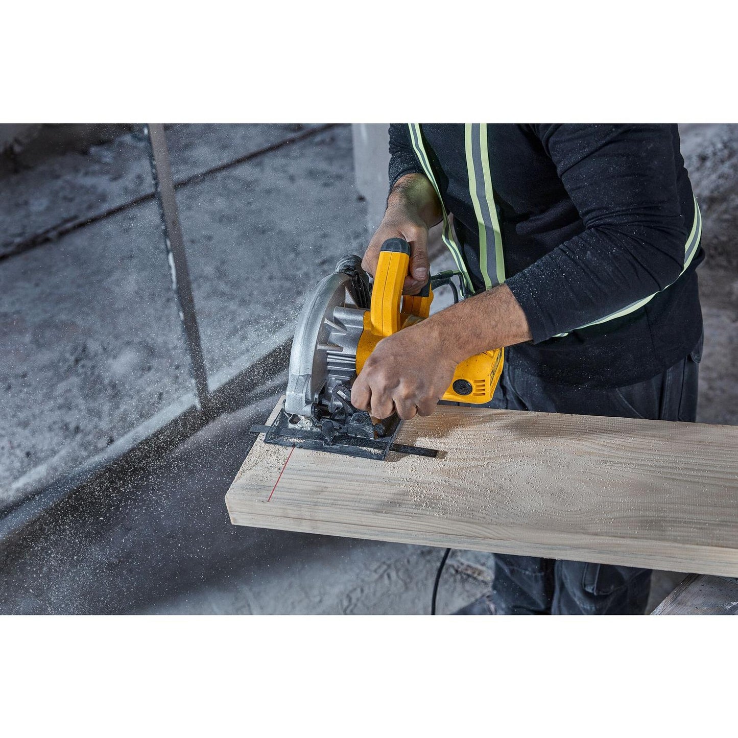 Sierra Circular 7 - 1/4'' 1.500 W DWE5615 - B2 - DeWalt - Herram.cl