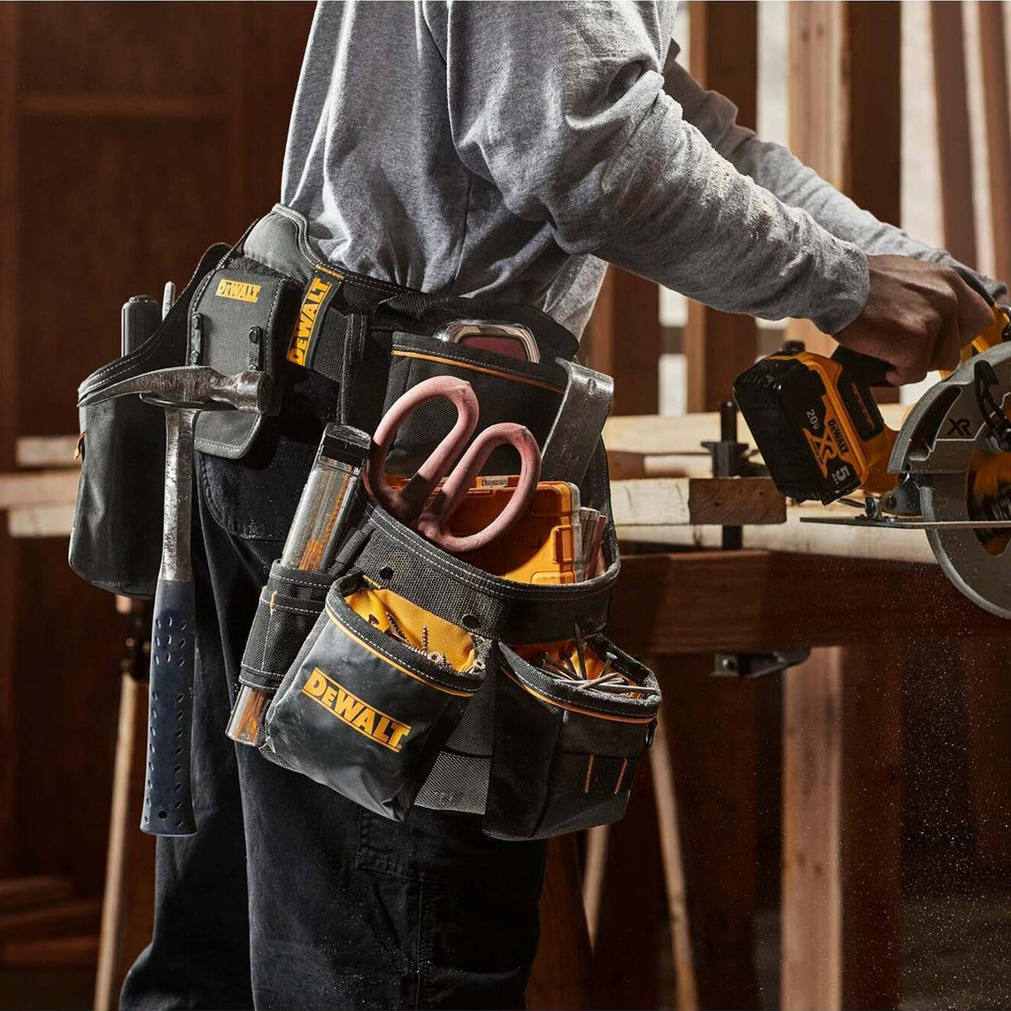 Cinturón profesional portaherramientas 26 bolsillos - DeWALT - Herram.cl