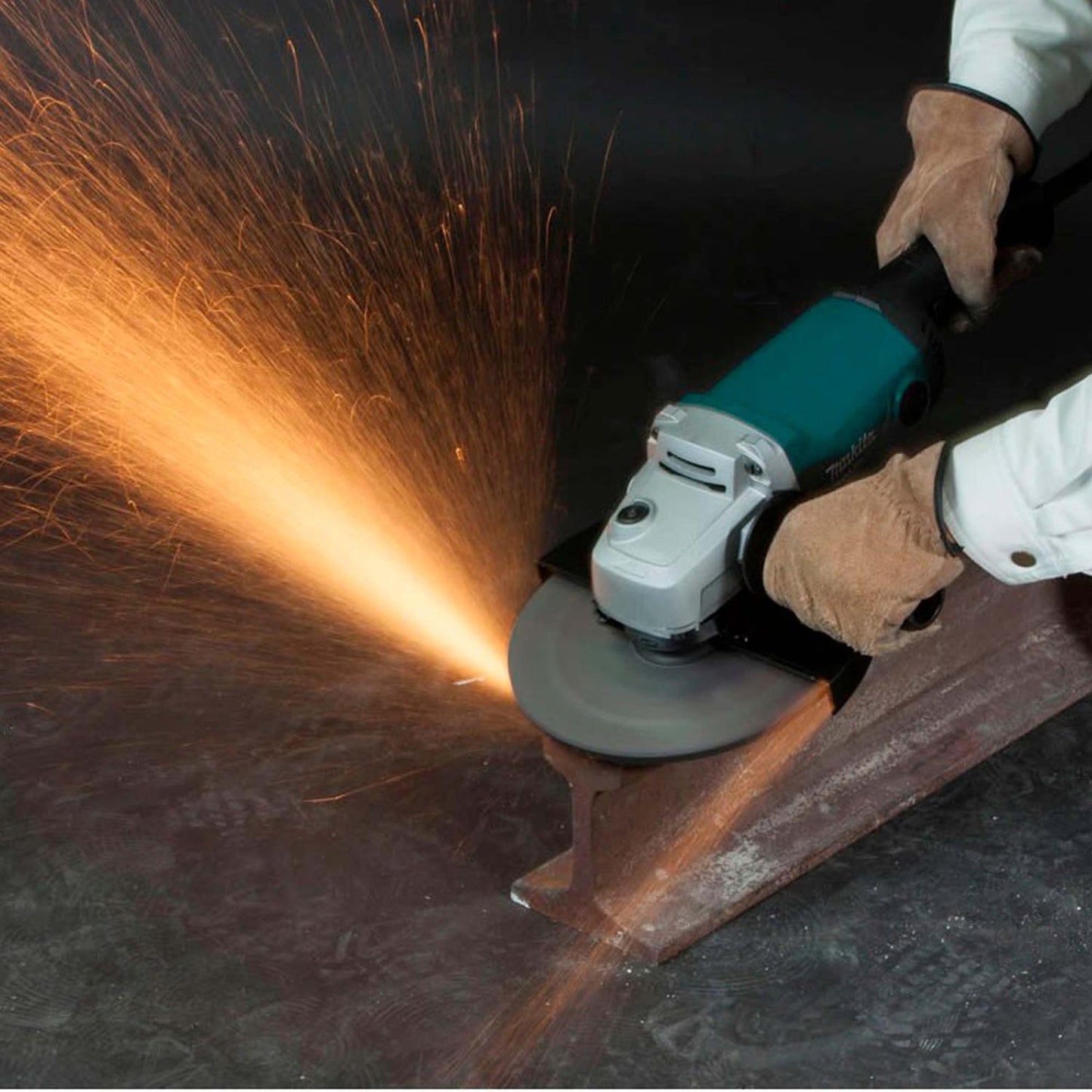 Esmeril Angular 9'' 2.200 W M0921B - Makita - Herram.cl