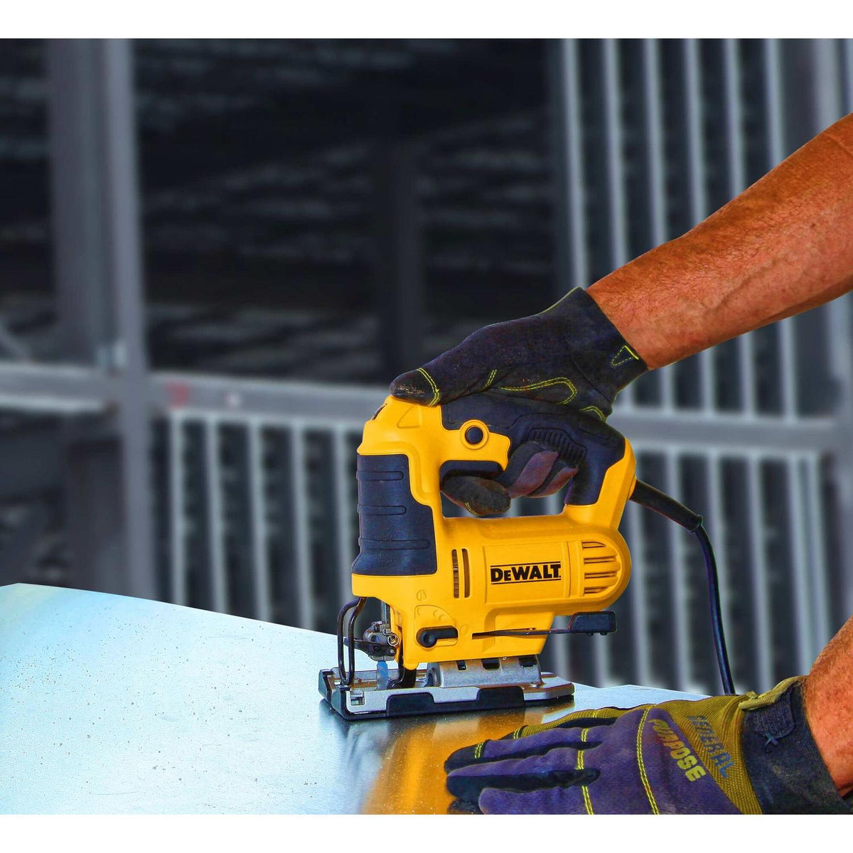 Sierra Caladora Profesional 650 W DWE300 - B2 - DeWALT - Herram.cl