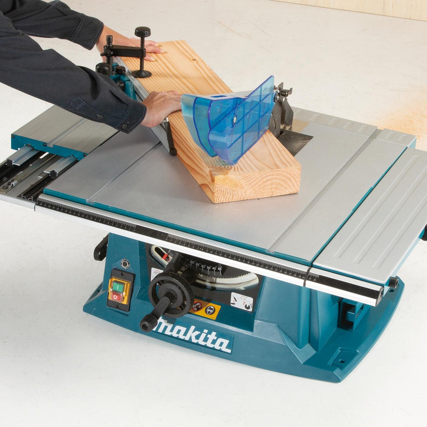 Sierra de Banco 10'' 1.500 W MLT100 - Makita - Herram.cl