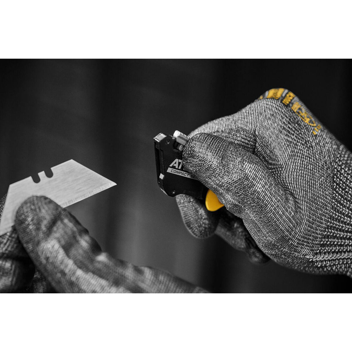 Cuchillo Cartonero Plegable ATOMIC DeWalt DWHT10990 - Herram.cl