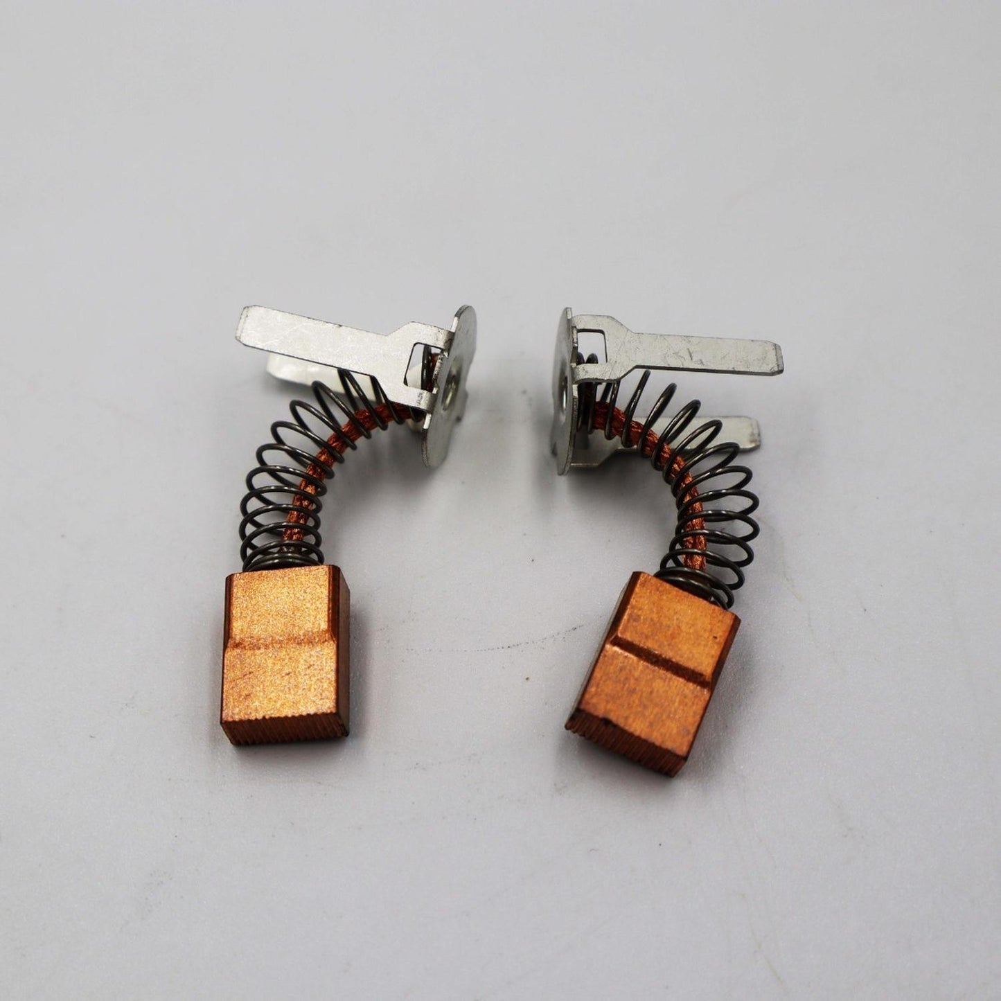 Carbón Para GSR 180 Y GSB 180 - Bosch - Herram.cl