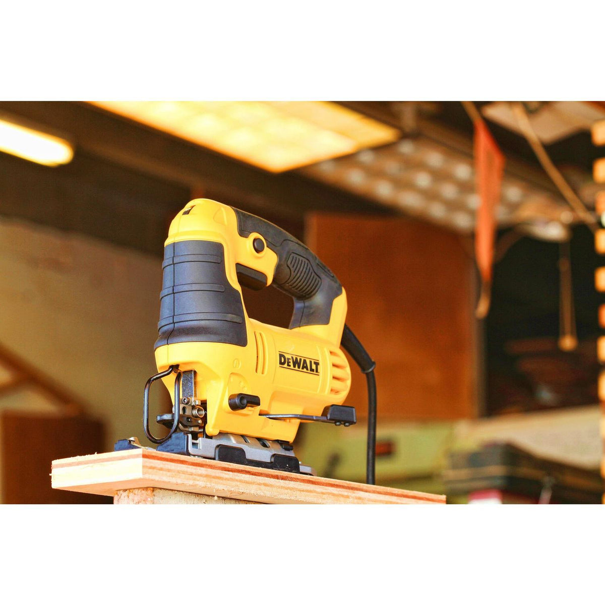 Sierra Caladora Profesional 650 W DWE300 - B2 - DeWALT - Herram.cl