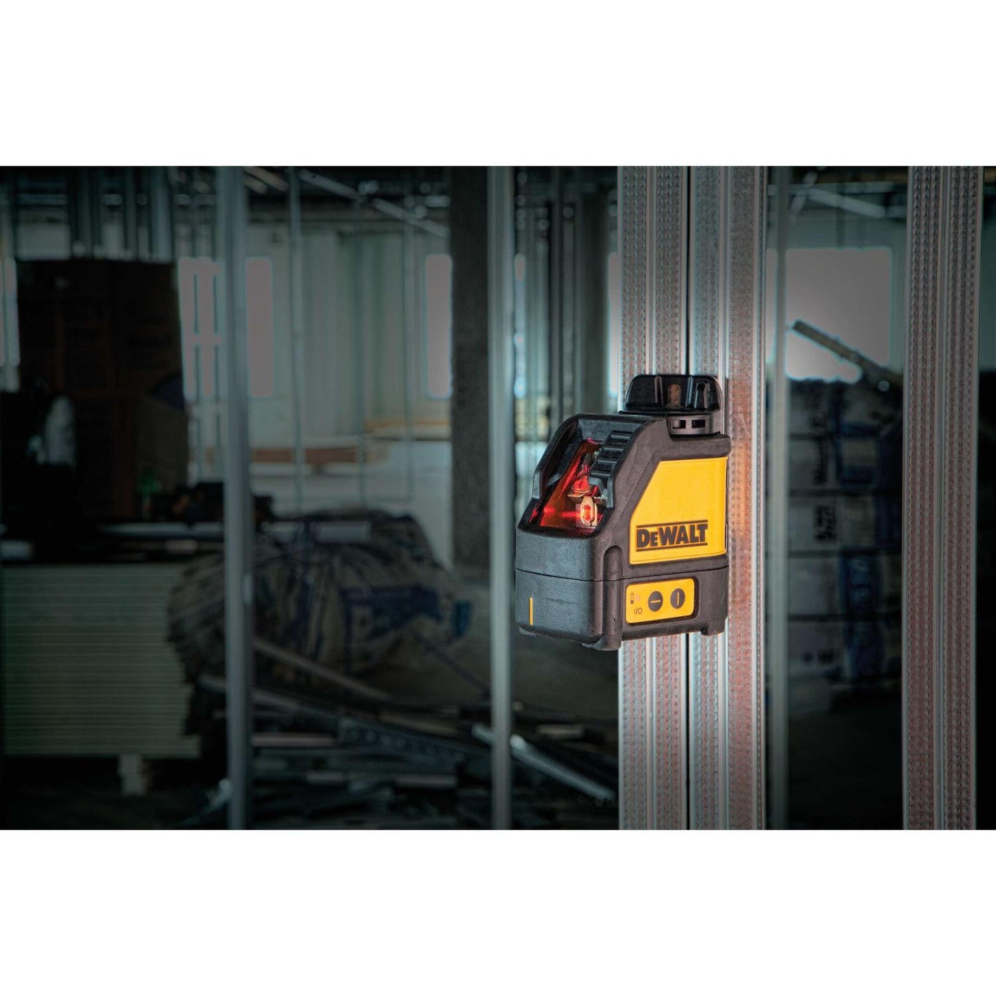 Nivel Láser Línea Cruzada Rojas 15m DW088K - DeWALT - Herram.cl