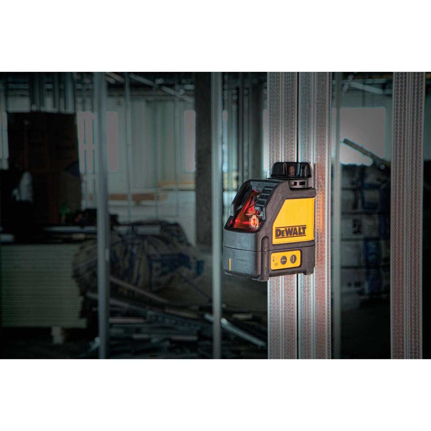 Nivel Láser Línea Cruzada Rojas 15m DW088K - DeWALT - Herram.cl