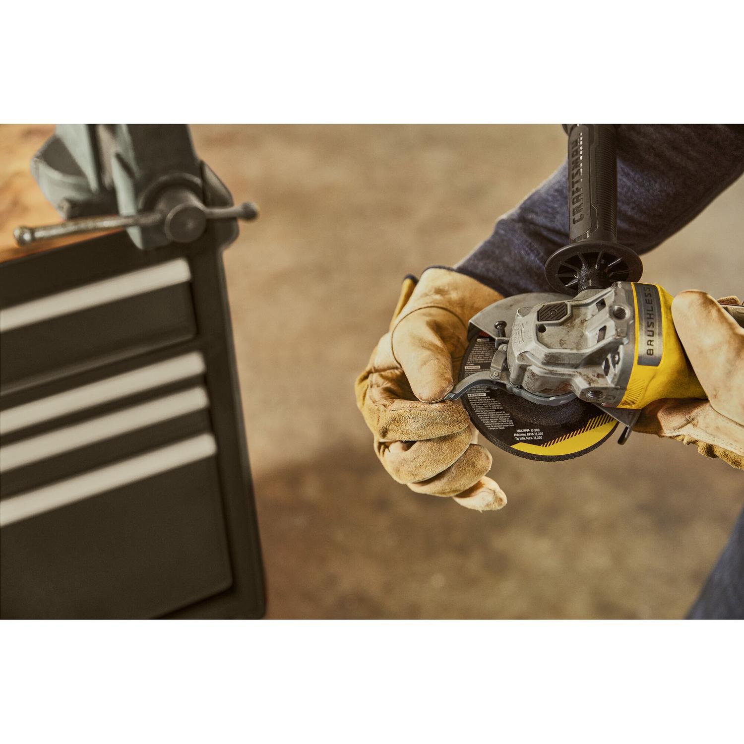 Esmeirl angular 4 - 1/2'' 20V Max. Sin Bateria - Stanley - Herram.cl