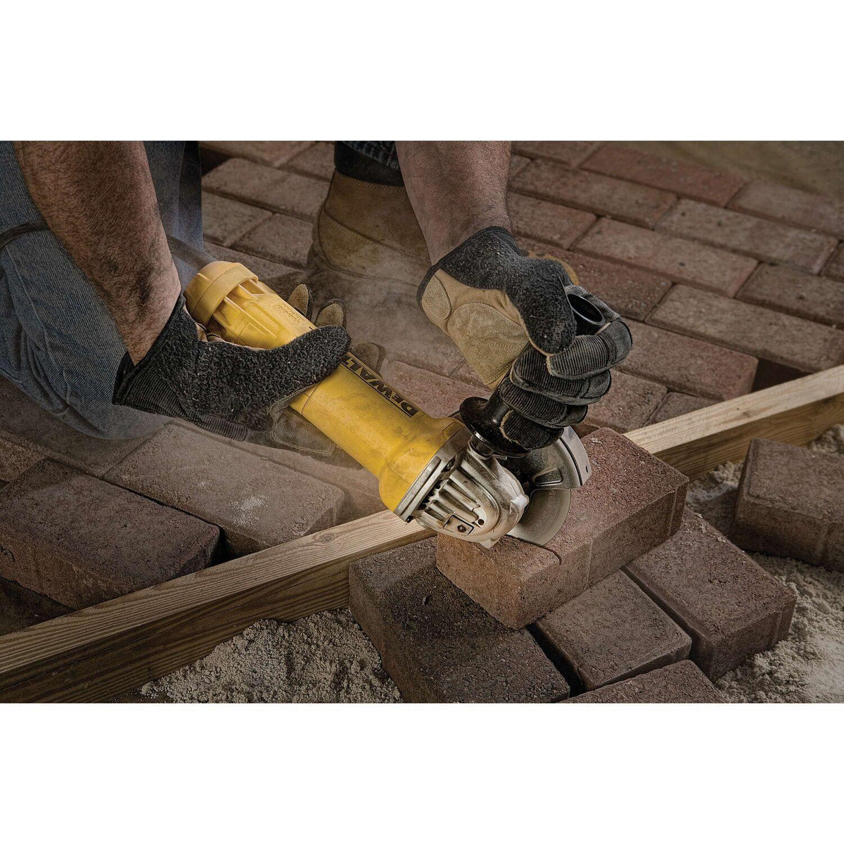 Esmeril angular 4-1/2'' y 5'' 1.200W - DeWALT - Herram.cl