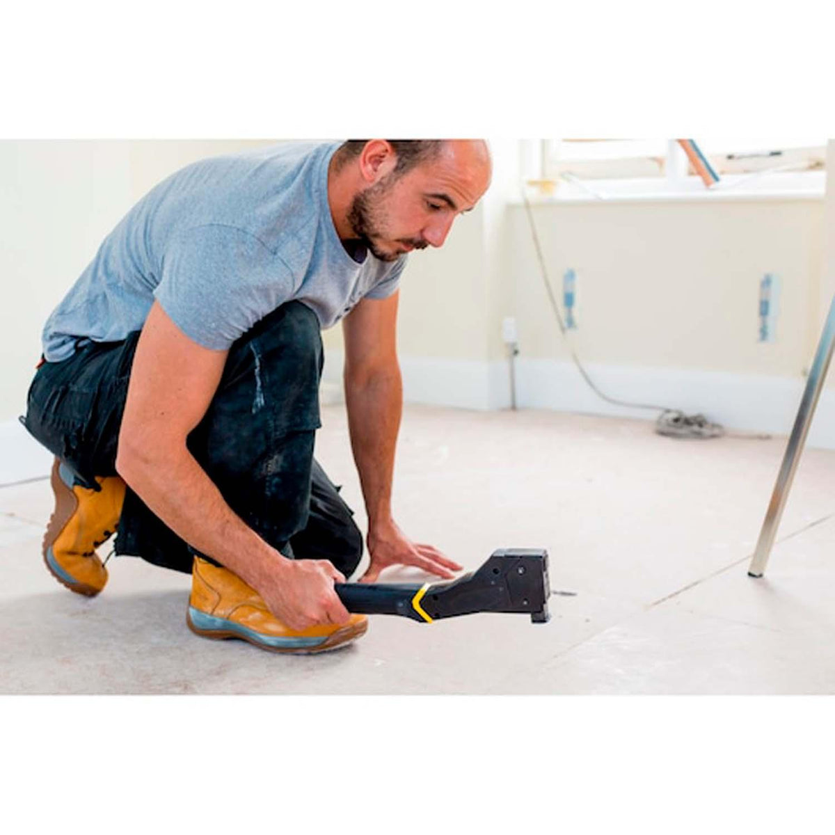Engrapadora Tipo Martillo Stanley FMHT81394-9 FATMAX - Herram.cl