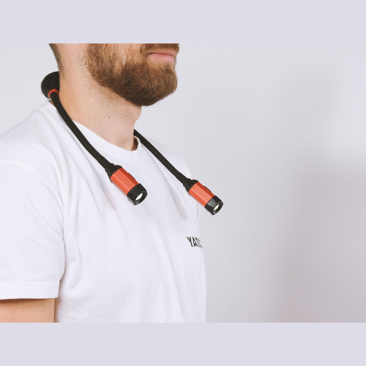 Linterna LED de Cuello Recargable Yato YT-08599 300lm USB-C - Herram.cl